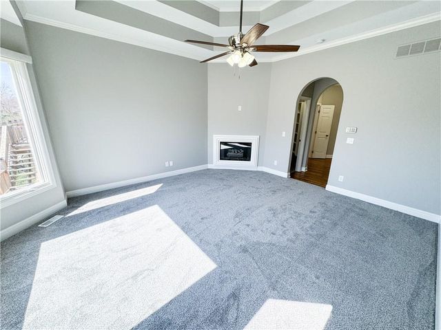 613 NE Persimmons Circle, Lee's Summit, MO 64064