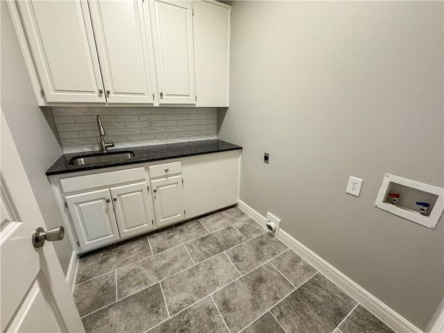 613 NE Persimmons Circle, Lee's Summit, MO 64064