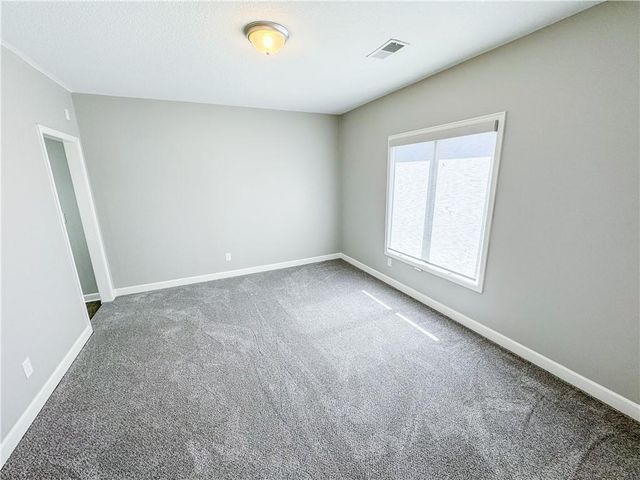 613 NE Persimmons Circle, Lee's Summit, MO 64064