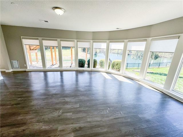 613 NE Persimmons Circle, Lee's Summit, MO 64064