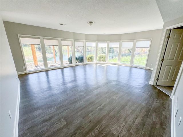 613 NE Persimmons Circle, Lee's Summit, MO 64064