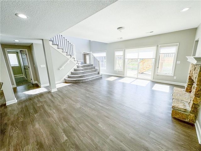 613 NE Persimmons Circle, Lee's Summit, MO 64064