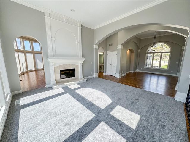 613 NE Persimmons Circle, Lee's Summit, MO 64064