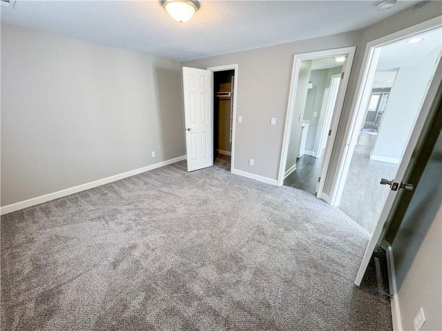 613 NE Persimmons Circle, Lee's Summit, MO 64064