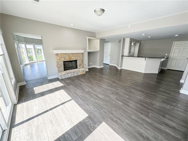 613 NE Persimmons Circle, Lee's Summit, MO 64064