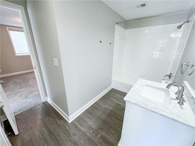 613 NE Persimmons Circle, Lee's Summit, MO 64064