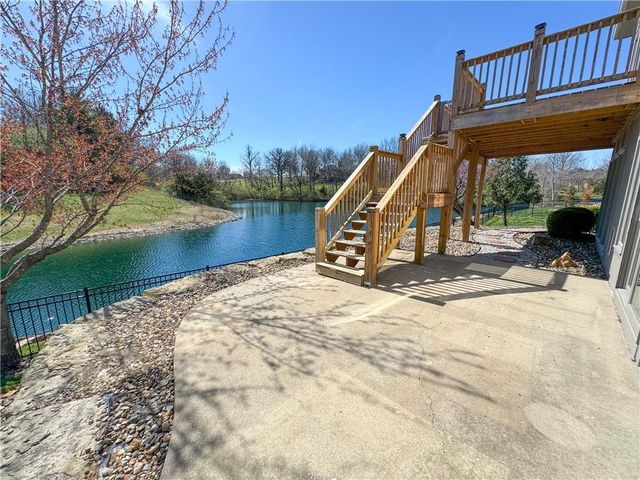 613 NE Persimmons Circle, Lee's Summit, MO 64064