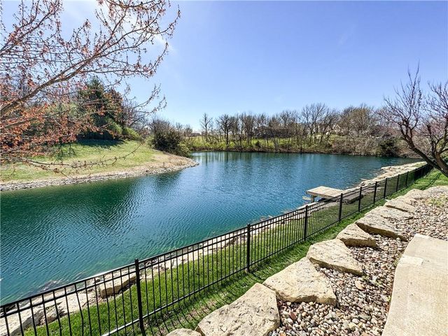 613 NE Persimmons Circle, Lee's Summit, MO 64064