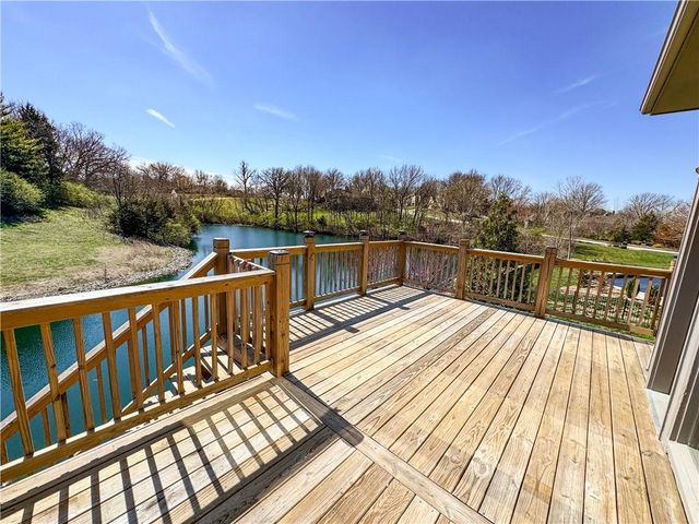 613 NE Persimmons Circle, Lee's Summit, MO 64064