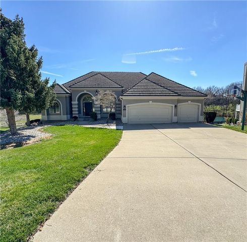 613 NE Persimmons Circle, Lee's Summit, MO 64064