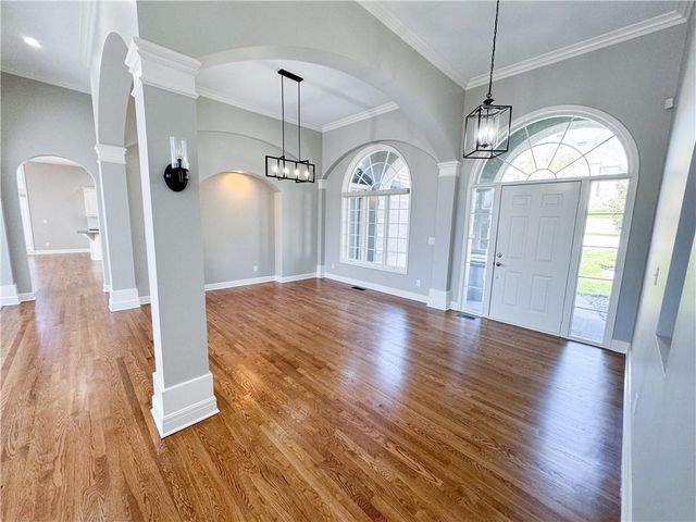 613 NE Persimmons Circle, Lee's Summit, MO 64064