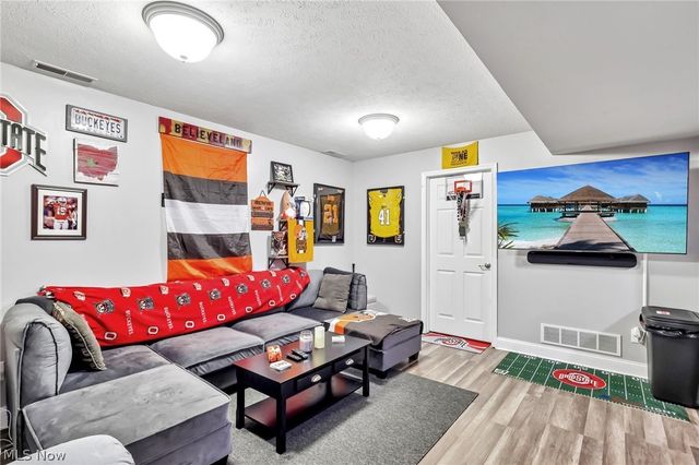 1480 Crescent Drive, Streetsboro, OH 44241