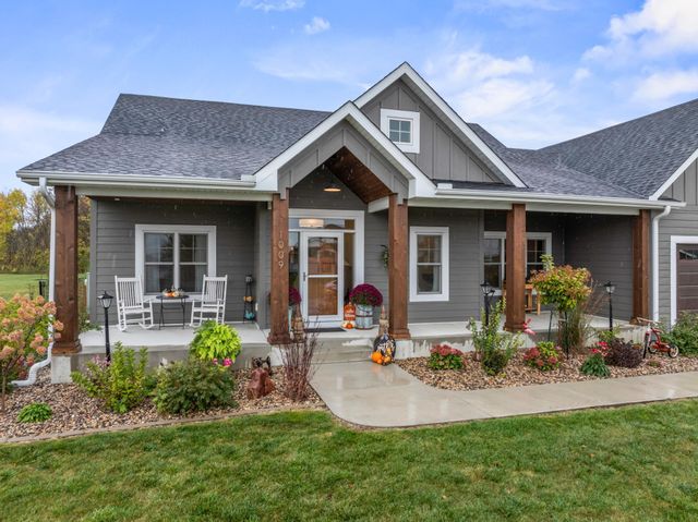 1009 Marion Court NE, Montgomery, MN 56069