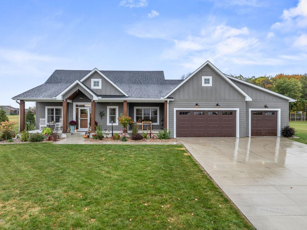 1009 Marion Court NE, Montgomery, MN 56069