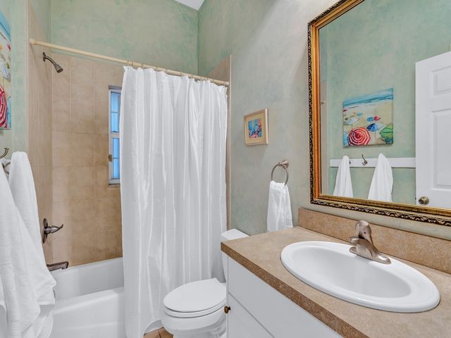 2225 Seaside Street, Vero Beach, FL 32963