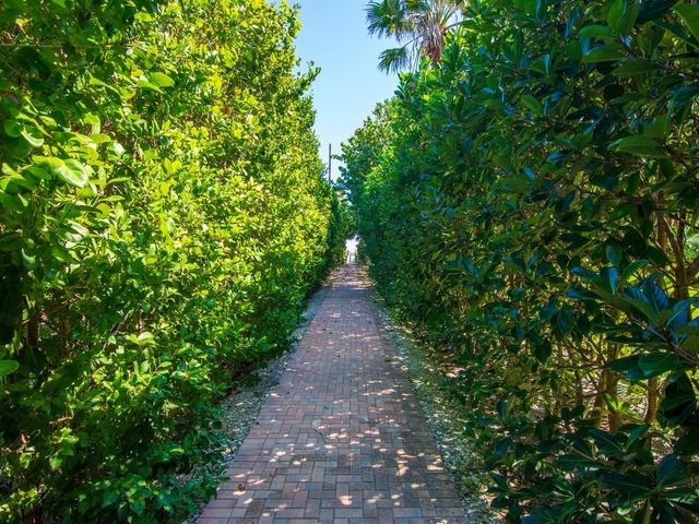 2225 Seaside Street, Vero Beach, FL 32963