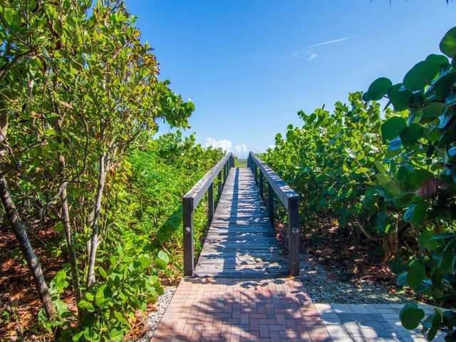 2225 Seaside Street, Vero Beach, FL 32963