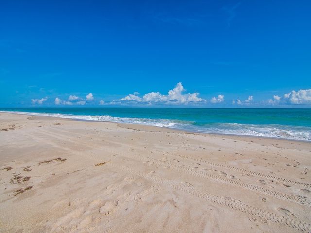 2225 Seaside Street, Vero Beach, FL 32963