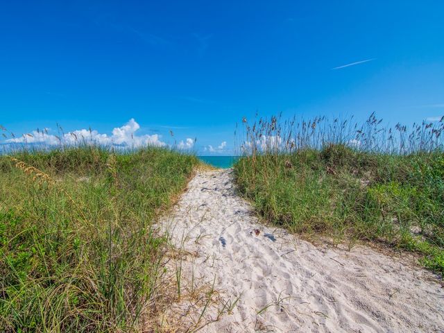 2225 Seaside Street, Vero Beach, FL 32963