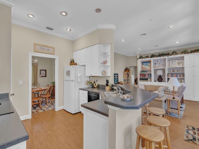 2225 Seaside Street, Vero Beach, FL 32963