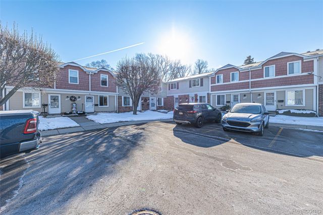 45860 Kensington Street, Utica, MI 48317