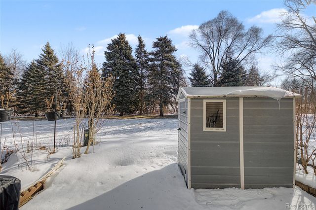 45860 Kensington Street, Utica, MI 48317