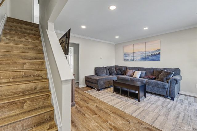 45860 Kensington Street, Utica, MI 48317