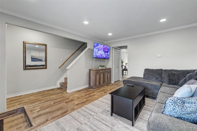 45860 Kensington Street, Utica, MI 48317