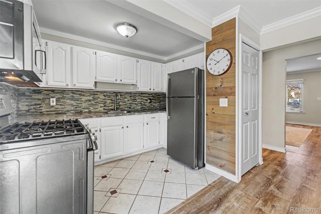 45860 Kensington Street, Utica, MI 48317