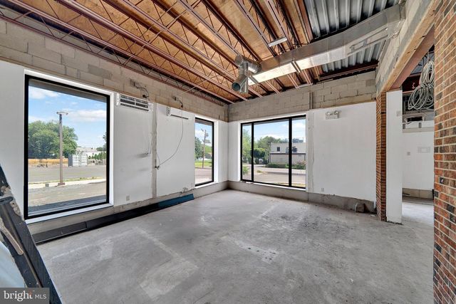 40 SCOTCH RD, Ewing, NJ 08628