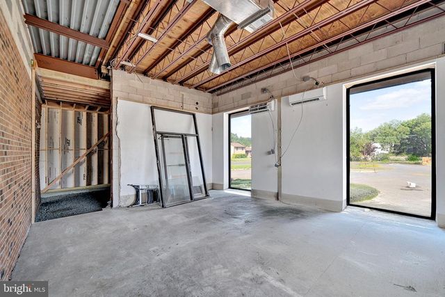 40 SCOTCH RD, Ewing, NJ 08628