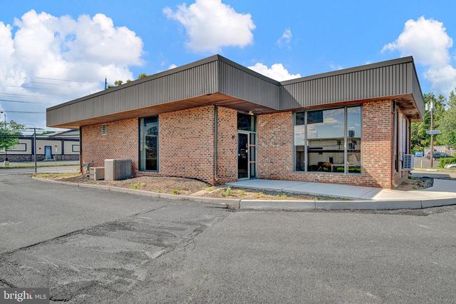 40 SCOTCH RD, Ewing, NJ 08628