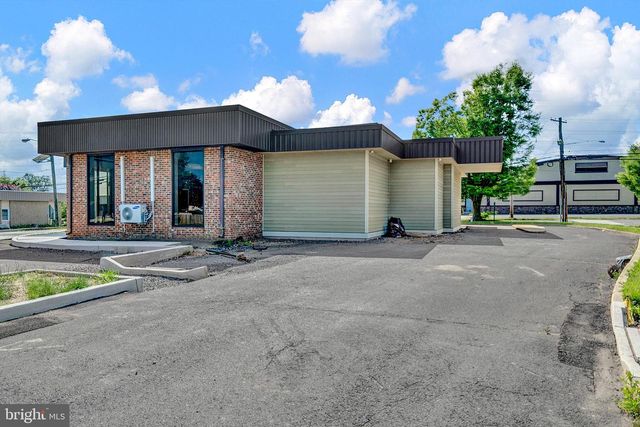 40 SCOTCH RD, Ewing, NJ 08628