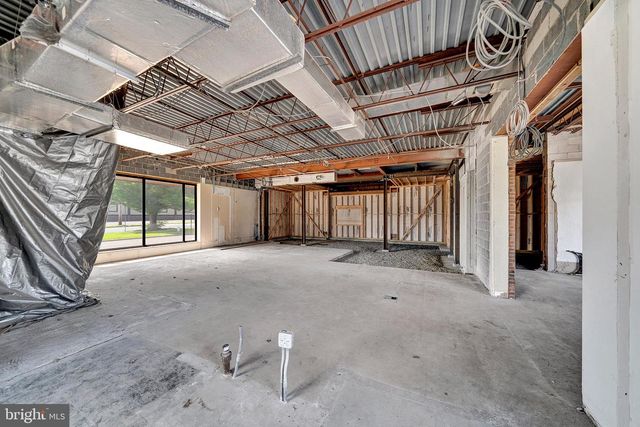 40 SCOTCH RD, Ewing, NJ 08628