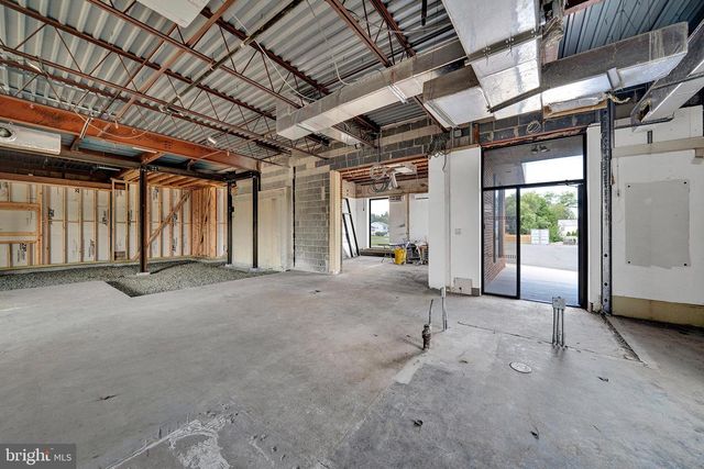 40 SCOTCH RD, Ewing, NJ 08628