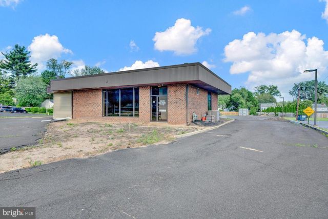 40 SCOTCH RD, Ewing, NJ 08628