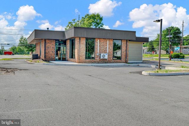 40 SCOTCH RD, Ewing, NJ 08628