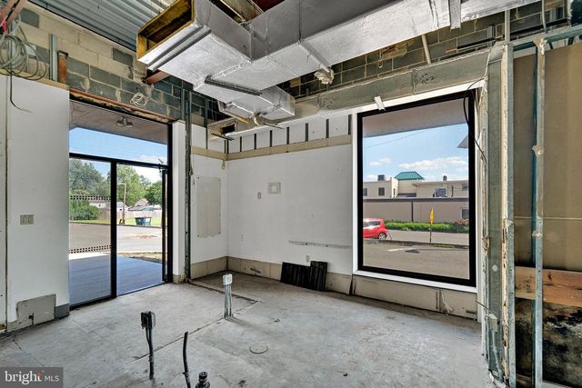 40 SCOTCH RD, Ewing, NJ 08628