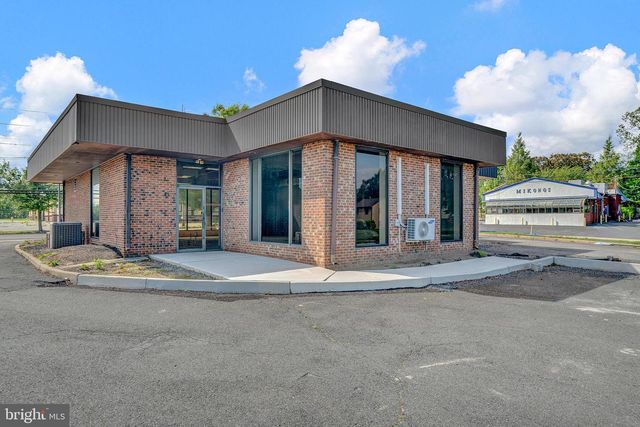 40 SCOTCH RD, Ewing, NJ 08628