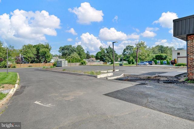 40 SCOTCH RD, Ewing, NJ 08628