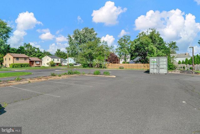 40 SCOTCH RD, Ewing, NJ 08628