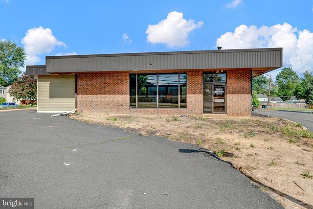 40 SCOTCH RD, Ewing, NJ 08628