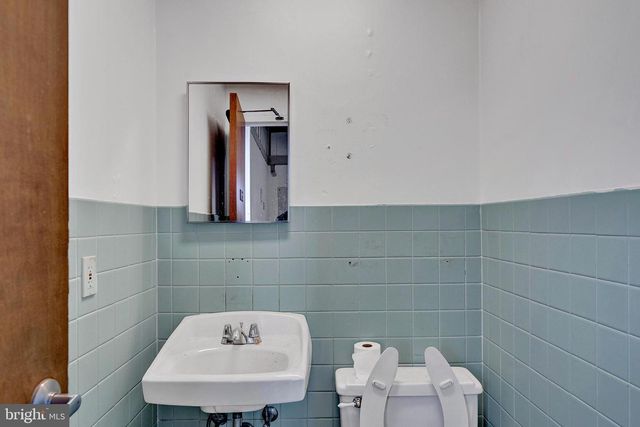 40 SCOTCH RD, Ewing, NJ 08628