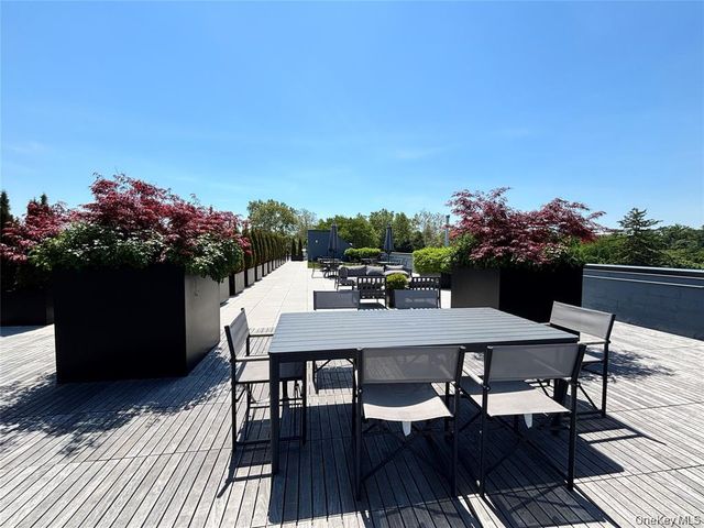 218 Middle Neck Road 313, Great Neck, NY 11021
