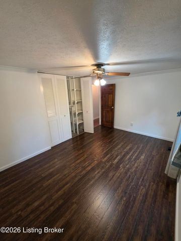 8636 Running Fox Cir, Louisville, KY 40291