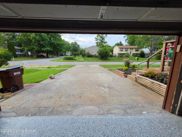 8636 Running Fox Cir, Louisville, KY 40291