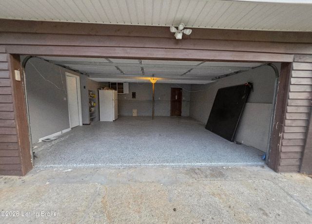 8636 Running Fox Cir, Louisville, KY 40291