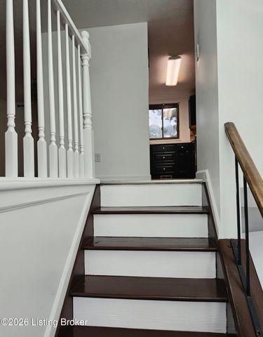 8636 Running Fox Cir, Louisville, KY 40291