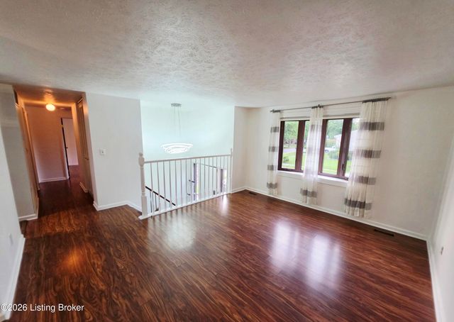 8636 Running Fox Cir, Louisville, KY 40291