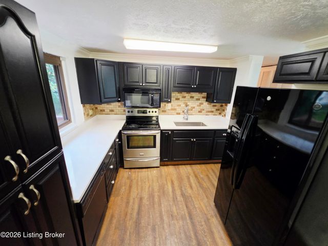 8636 Running Fox Cir, Louisville, KY 40291